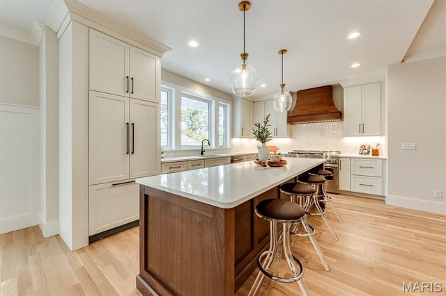 1041 N Bompart Avenue, Webster Groves, MO 63119