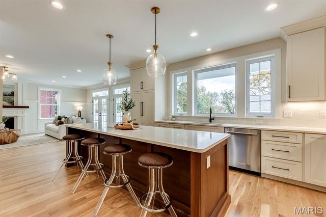 1041 N Bompart Avenue, Webster Groves, MO 63119