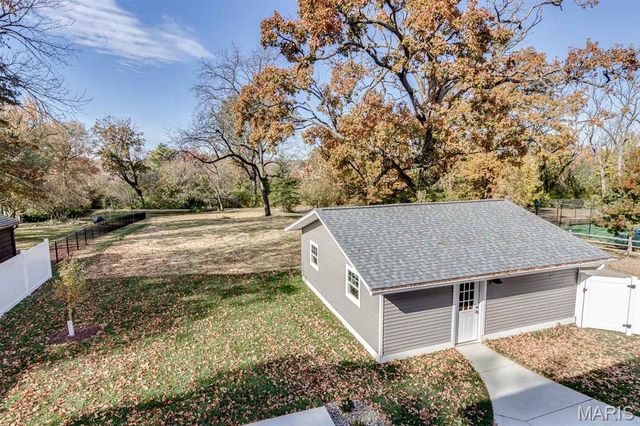 1041 N Bompart Avenue, Webster Groves, MO 63119