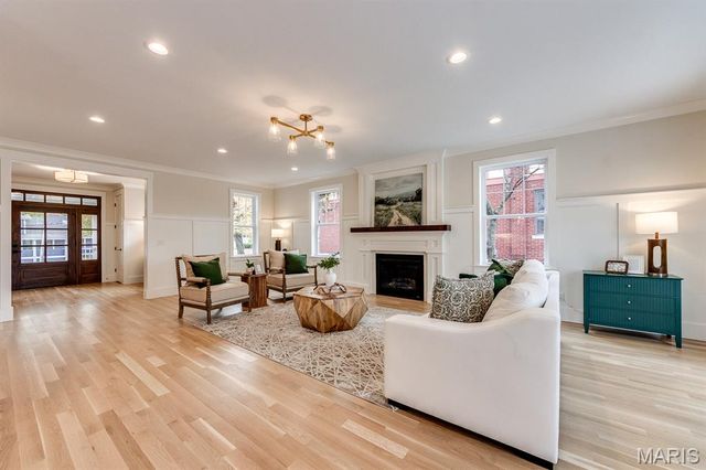 1041 N Bompart Avenue, Webster Groves, MO 63119