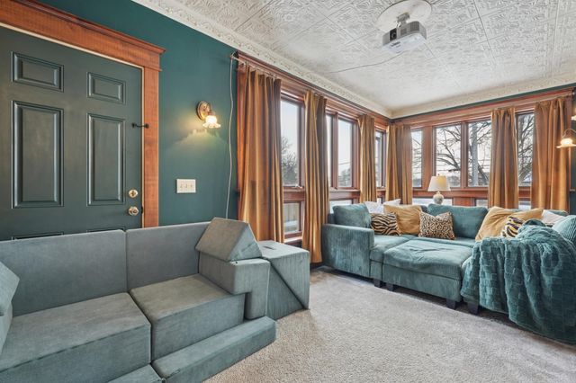 2566 18th Avenue E, North Saint Paul, MN 55109