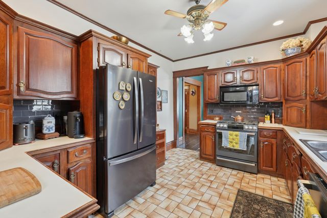 2566 18th Avenue E, North Saint Paul, MN 55109