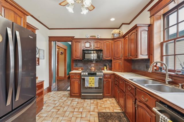 2566 18th Avenue E, North Saint Paul, MN 55109