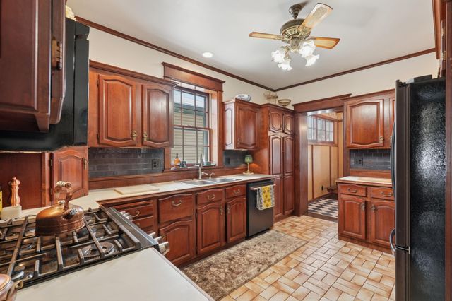 2566 18th Avenue E, North Saint Paul, MN 55109