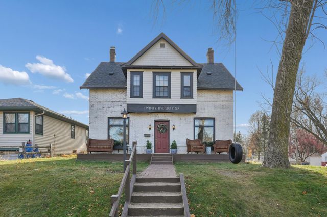 2566 18th Avenue E, North Saint Paul, MN 55109