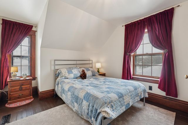 2566 18th Avenue E, North Saint Paul, MN 55109