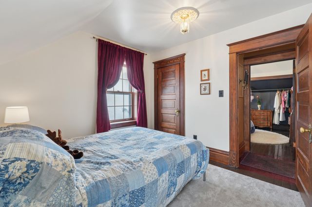 2566 18th Avenue E, North Saint Paul, MN 55109