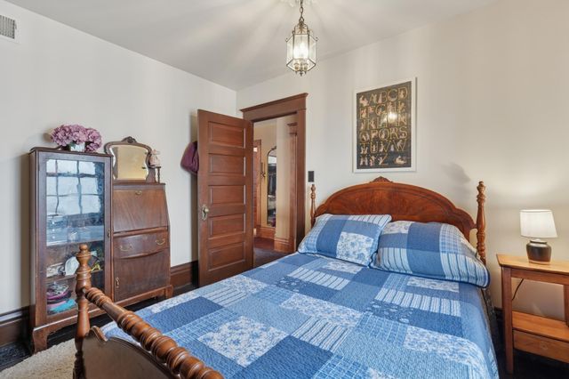 2566 18th Avenue E, North Saint Paul, MN 55109