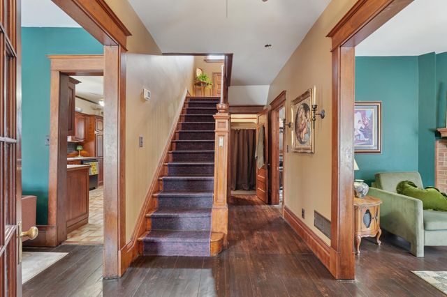 2566 18th Avenue E, North Saint Paul, MN 55109