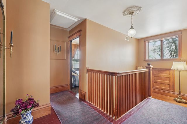 2566 18th Avenue E, North Saint Paul, MN 55109