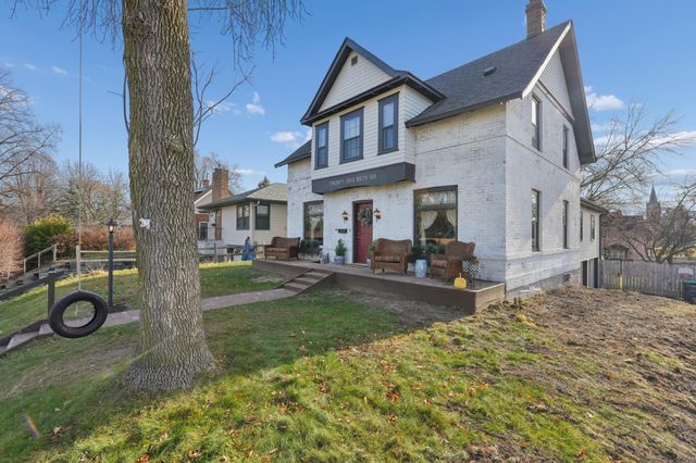 2566 18th Avenue E, North Saint Paul, MN 55109