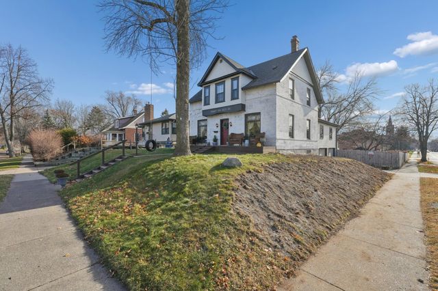 2566 18th Avenue E, North Saint Paul, MN 55109