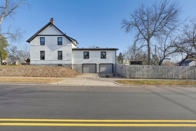 2566 18th Avenue E, North Saint Paul, MN 55109