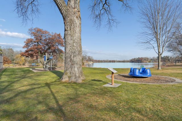 2566 18th Avenue E, North Saint Paul, MN 55109