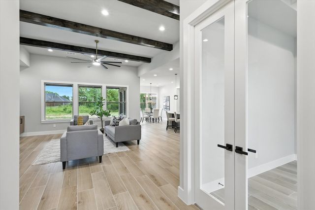 112 County road 4867, Azle, TX 76020