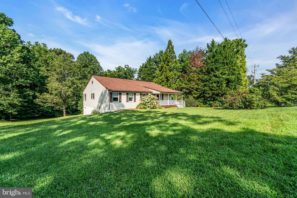 10696 MOORE DR, Manassas, VA 20111