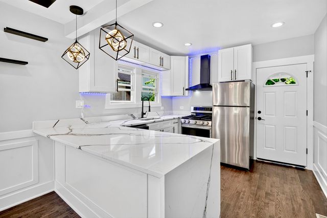 2030 S 4th Avenue, Maywood, IL 60153