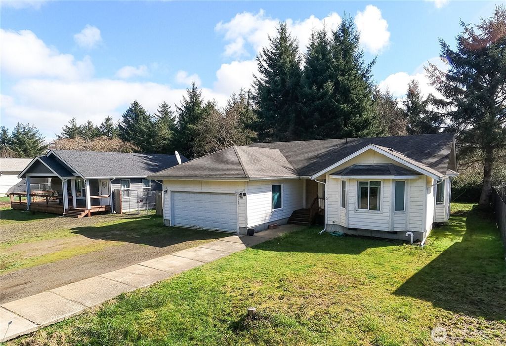 890 Vagabond Avenue SW, Ocean Shores, WA 98569