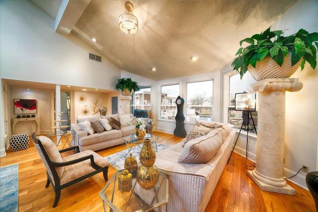 10827 Saint John Road, Pilot Point, TX 76258