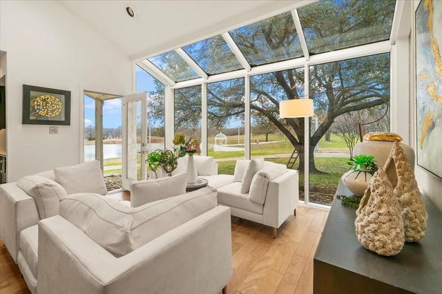 10827 Saint John Road, Pilot Point, TX 76258