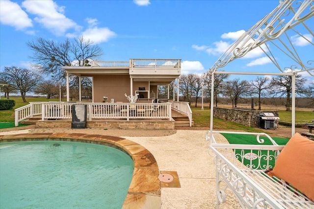 10827 Saint John Road, Pilot Point, TX 76258