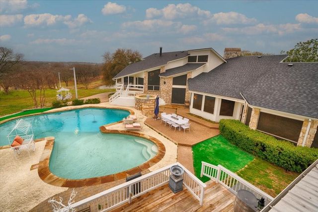 10827 Saint John Road, Pilot Point, TX 76258
