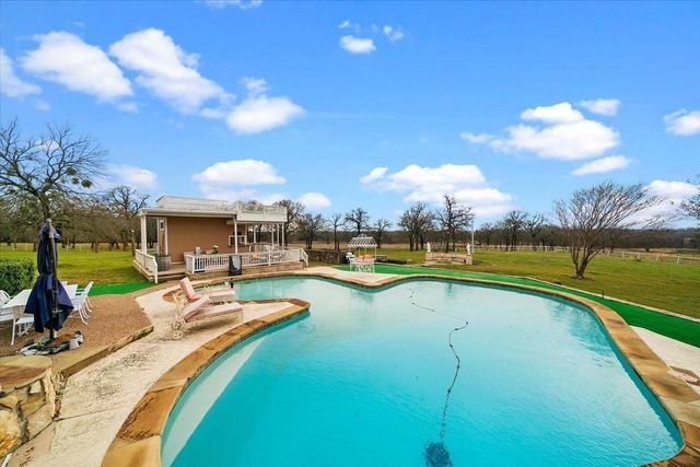 10827 Saint John Road, Pilot Point, TX 76258