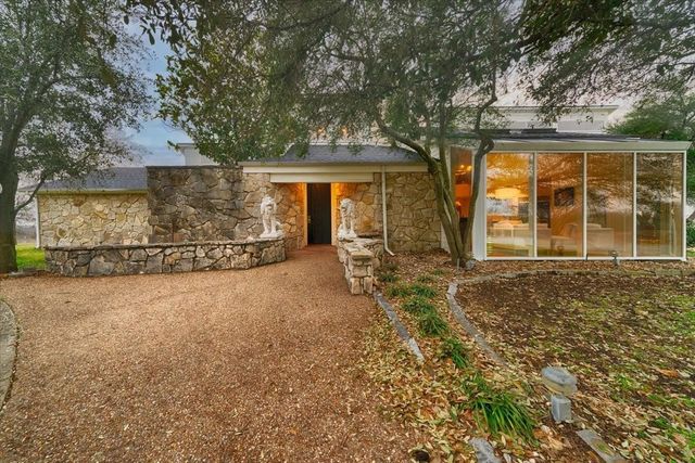 10827 Saint John Road, Pilot Point, TX 76258