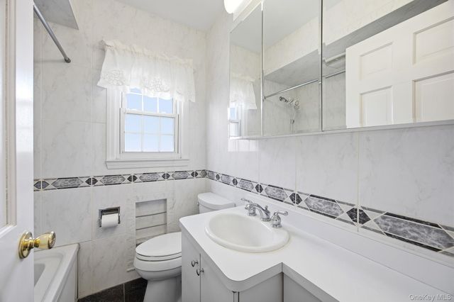 54 Aberdeen Road, New Hyde Park, NY 11040