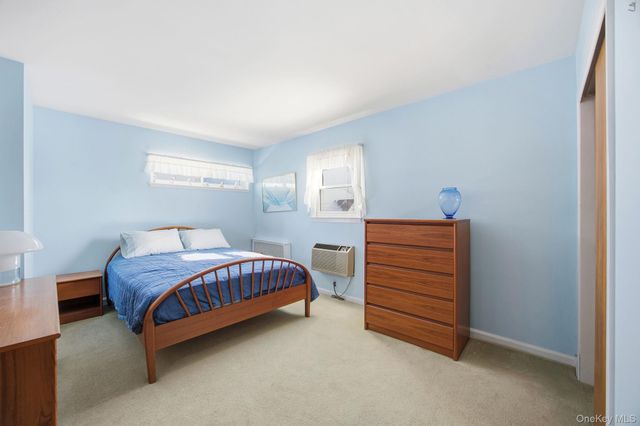 54 Aberdeen Road, New Hyde Park, NY 11040