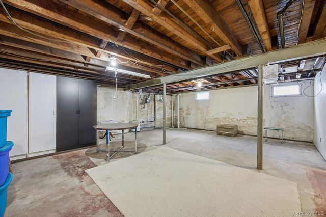 54 Aberdeen Road, New Hyde Park, NY 11040