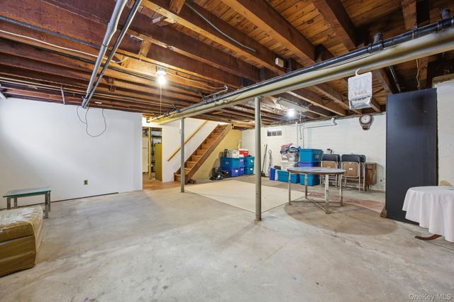 54 Aberdeen Road, New Hyde Park, NY 11040