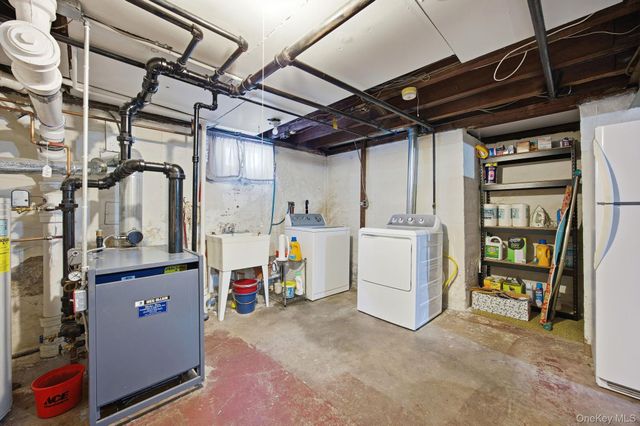 54 Aberdeen Road, New Hyde Park, NY 11040