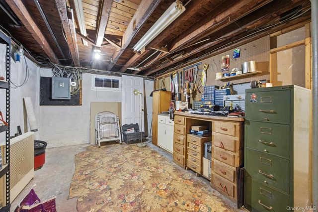 54 Aberdeen Road, New Hyde Park, NY 11040