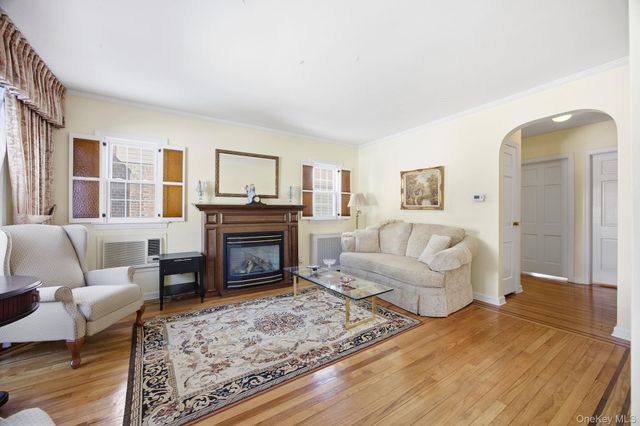 54 Aberdeen Road, New Hyde Park, NY 11040