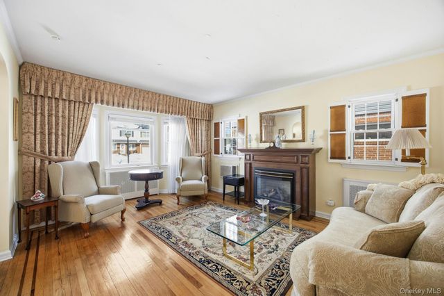 54 Aberdeen Road, New Hyde Park, NY 11040