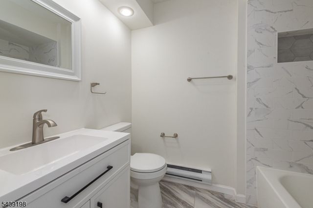 7 Summit Ct, Clinton Twp., NJ 08801