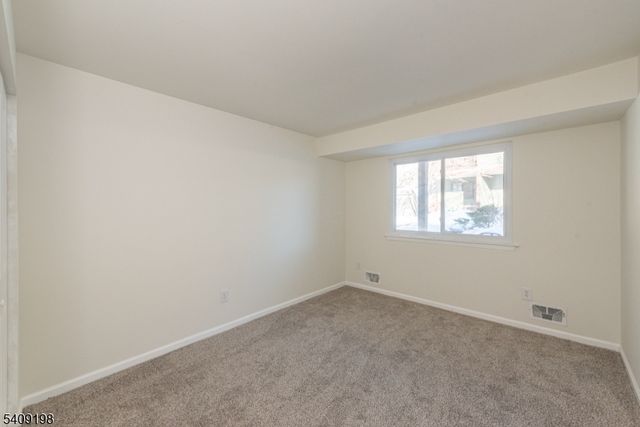 7 Summit Ct, Clinton Twp., NJ 08801