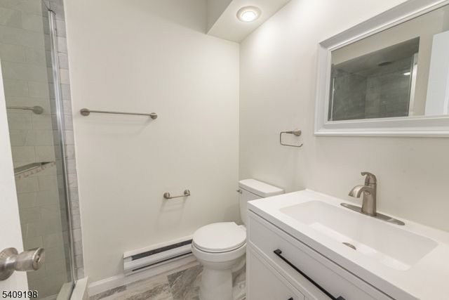 7 Summit Ct, Clinton Twp., NJ 08801