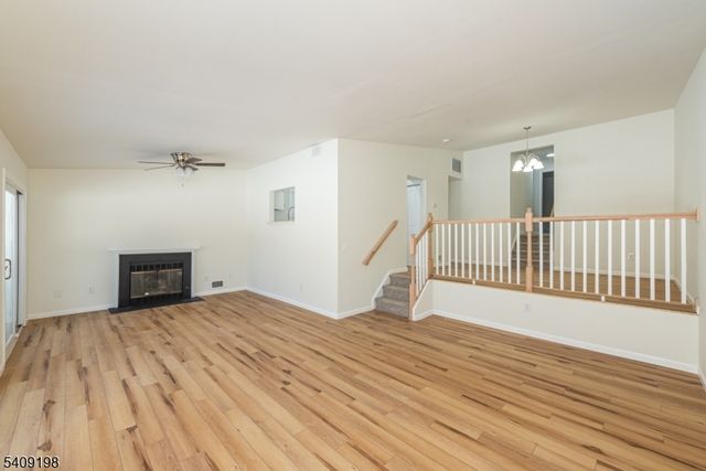 7 Summit Ct, Clinton Twp., NJ 08801