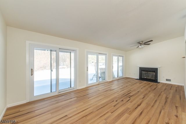 7 Summit Ct, Clinton Twp., NJ 08801