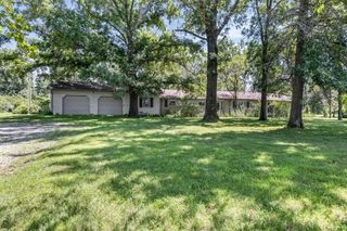 16700 N RT Z, Centralia, MO 65240