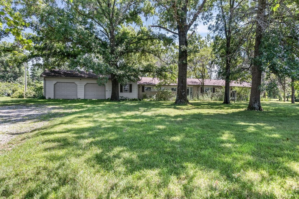 16700 N RT Z, Centralia, MO 65240