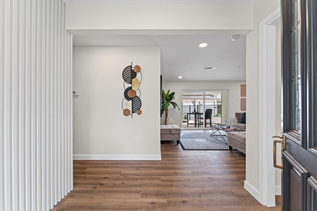 1918 Stebbins Drive, Houston, TX 77043