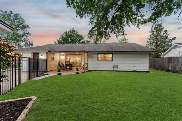 1918 Stebbins Drive, Houston, TX 77043