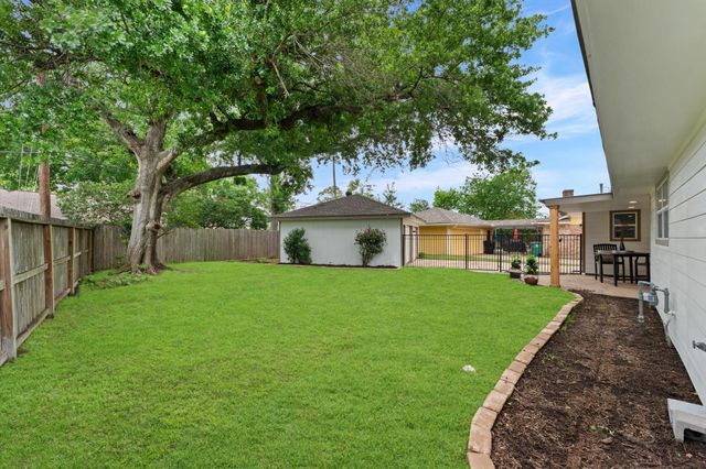 1918 Stebbins Drive, Houston, TX 77043