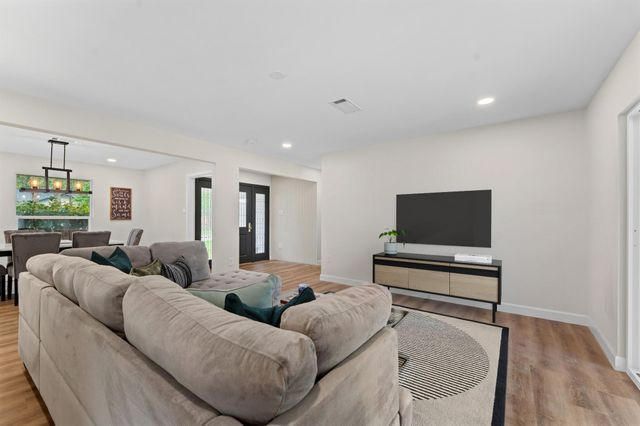 1918 Stebbins Drive, Houston, TX 77043