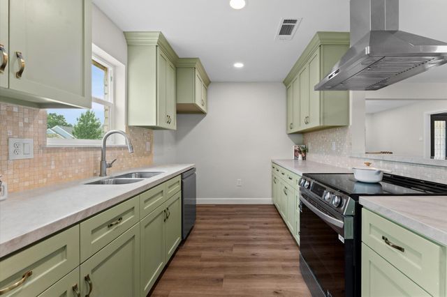 1918 Stebbins Drive, Houston, TX 77043