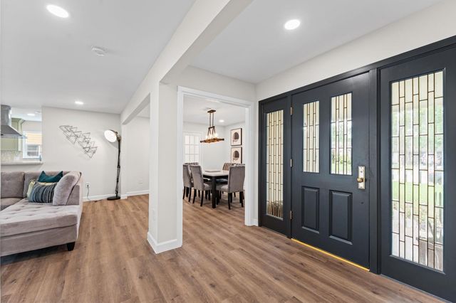 1918 Stebbins Drive, Houston, TX 77043