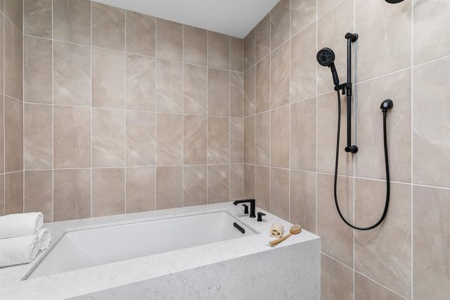 1128 NW 29th Court, Grimes, IA 50111